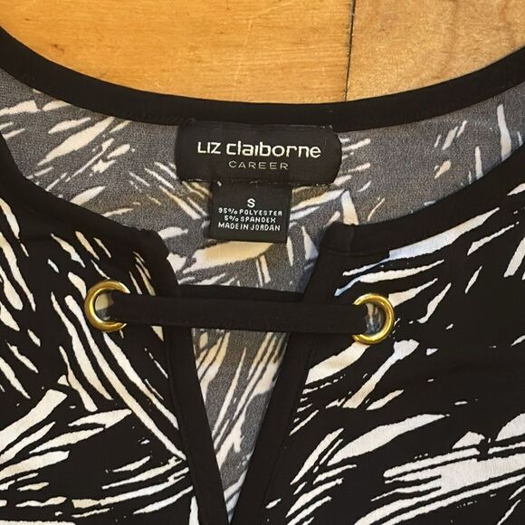 Bundle of Three Women’s Assorted Sleeveless Tank Tops and Blouses Size Small - Picture 9 of 10